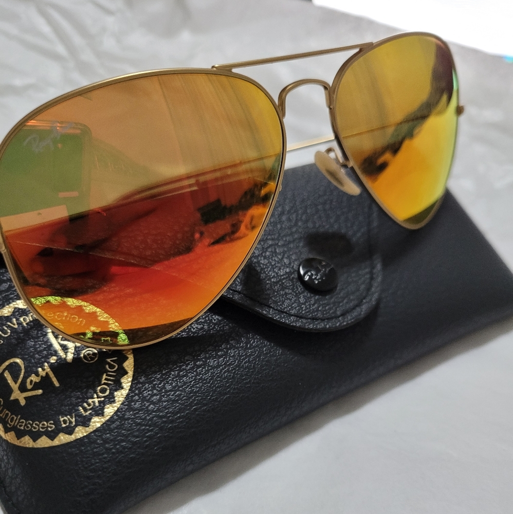 Mirrored Ray Ran aviators